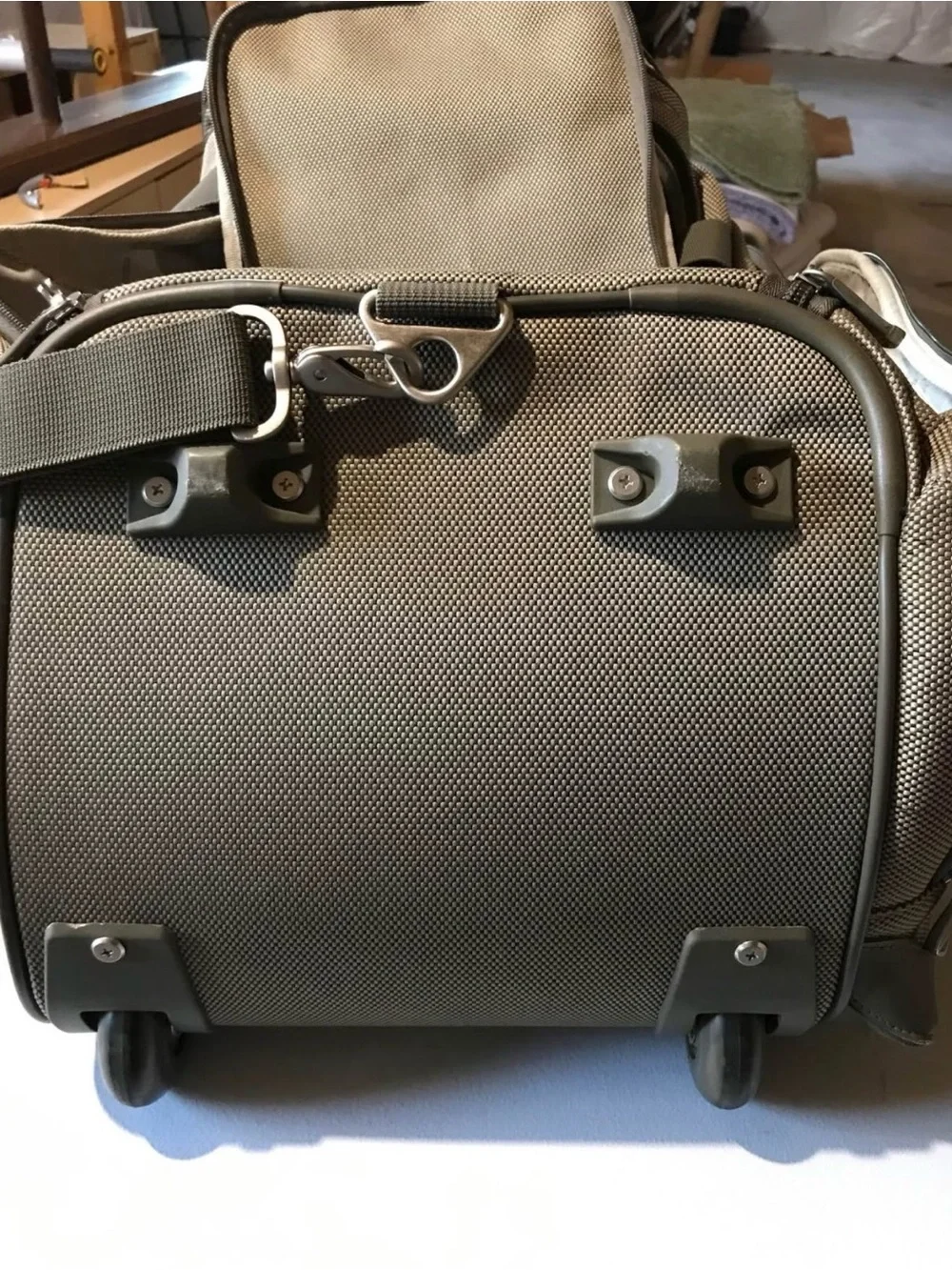 Dockers Rolling Duffel Bag EUC!